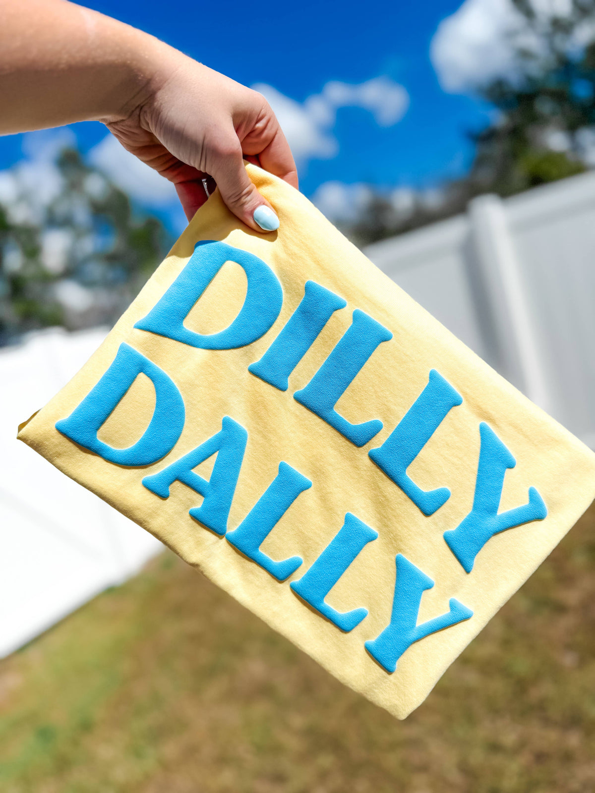Dilly Dally Tee